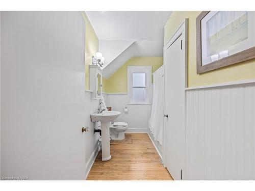 814 Johnson Street, Kingston, ON - Indoor Photo Showing Bathroom