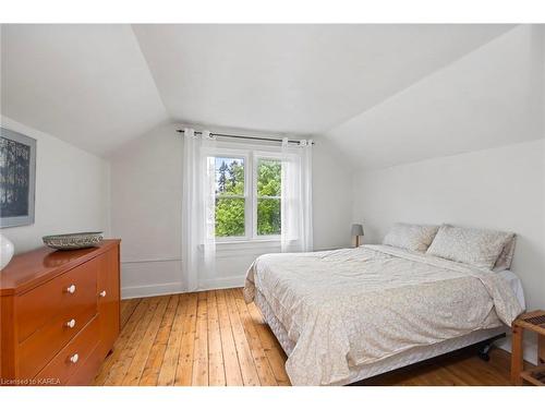 814 Johnson Street, Kingston, ON - Indoor Photo Showing Bedroom