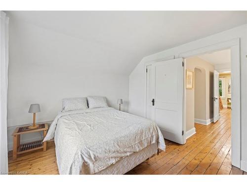 814 Johnson Street, Kingston, ON - Indoor Photo Showing Bedroom