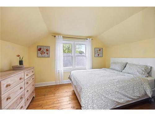 814 Johnson Street, Kingston, ON - Indoor Photo Showing Bedroom