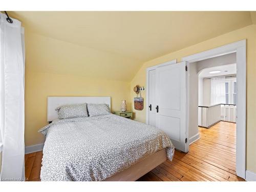 814 Johnson Street, Kingston, ON - Indoor Photo Showing Bedroom