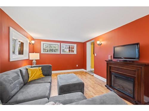 814 Johnson Street, Kingston, ON - Indoor Photo Showing Living Room With Fireplace