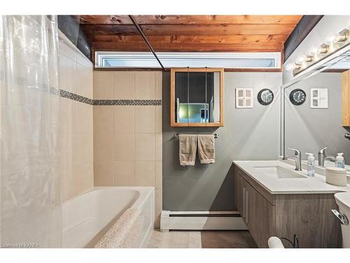 13 Edgewood Road, Bath, ON - Indoor Photo Showing Bathroom