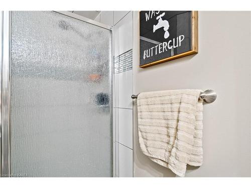 313 Owens Crescent, Kingston, ON - Indoor Photo Showing Bathroom