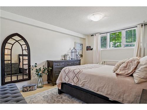 313 Owens Crescent, Kingston, ON - Indoor Photo Showing Bedroom