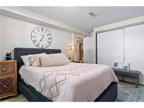 313 Owens Crescent, Kingston, ON - Indoor Photo Showing Bedroom