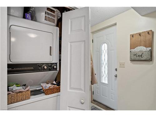 313 Owens Crescent, Kingston, ON - Indoor Photo Showing Laundry Room