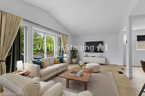 1494 Sierra Avenue, Kingston, ON - Indoor Photo Showing Living Room