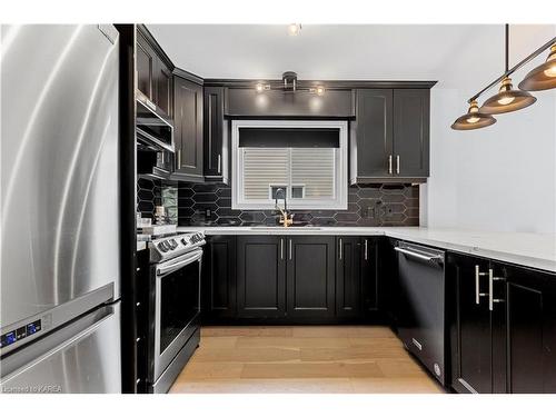 1494 Sierra Avenue, Kingston, ON - Indoor Photo Showing Kitchen With Upgraded Kitchen