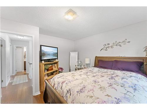 874 Walker Court, Kingston, ON - Indoor Photo Showing Bedroom