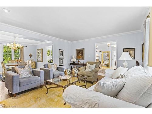 784 Wartman Avenue, Kingston, ON - Indoor Photo Showing Living Room