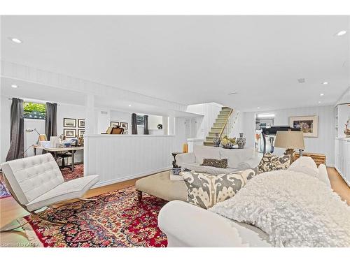 784 Wartman Avenue, Kingston, ON - Indoor Photo Showing Living Room