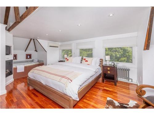 8 Starr Place, Kingston, ON - Indoor Photo Showing Bedroom