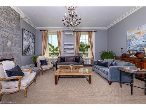 8 Starr Place, Kingston, ON - Indoor Photo Showing Living Room