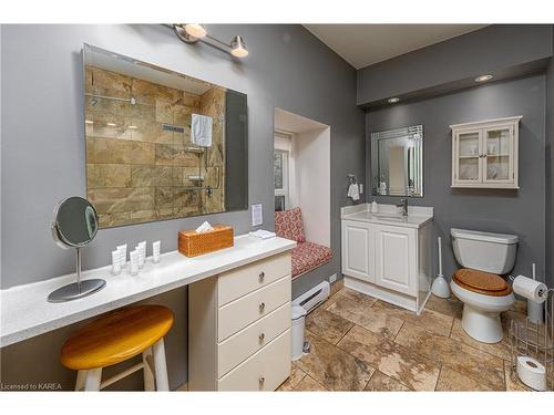 8 Starr Place, Kingston, ON - Indoor Photo Showing Bathroom