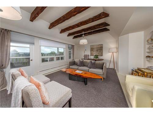 8 Starr Place, Kingston, ON - Indoor Photo Showing Living Room