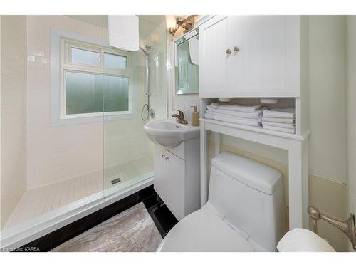 8 Starr Place, Kingston, ON - Indoor Photo Showing Bathroom