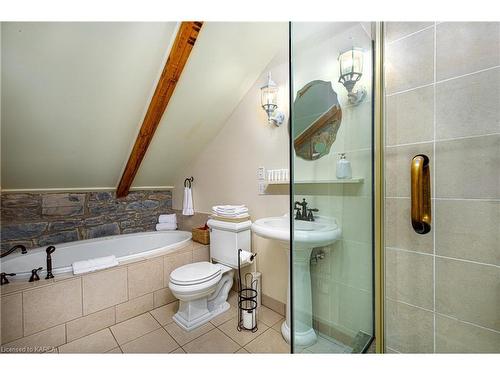 8 Starr Place, Kingston, ON - Indoor Photo Showing Bathroom