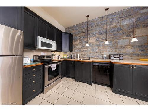 8 Starr Place, Kingston, ON - Indoor Photo Showing Kitchen