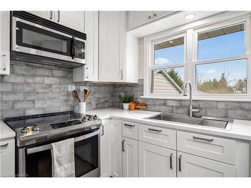 158 Fairview Road, Kingston, ON - Indoor Photo Showing Kitchen With Double Sink With Upgraded Kitchen