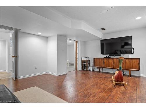 158 Fairview Road, Kingston, ON - Indoor Photo Showing Living Room