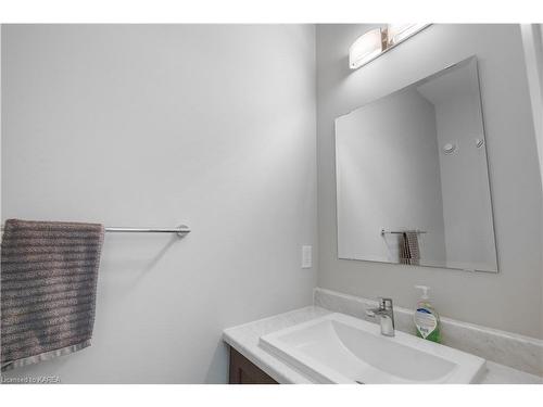 1225 Max Crescent, Kingston, ON - Indoor Photo Showing Bathroom