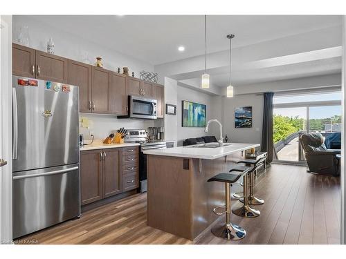 1225 Max Crescent, Kingston, ON - Indoor Photo Showing Kitchen With Upgraded Kitchen