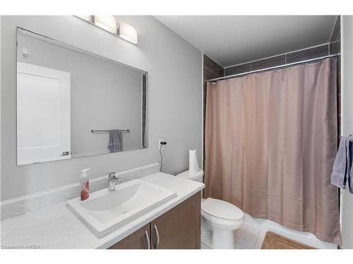 1225 Max Crescent, Kingston, ON - Indoor Photo Showing Bathroom