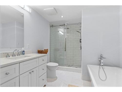 1194 Crossfield Avenue, Kingston, ON - Indoor Photo Showing Bathroom
