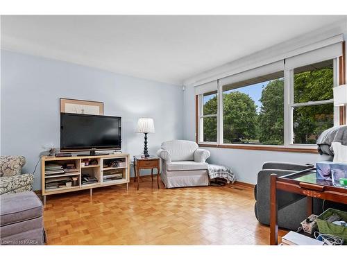 300 Chelsea Road, Kingston, ON - Indoor Photo Showing Living Room