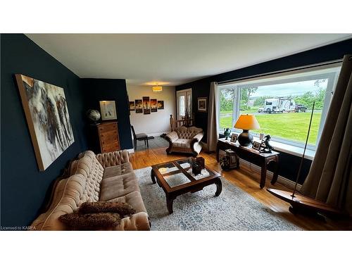 156 Denridge Road, Greater Napanee, ON - Indoor Photo Showing Living Room