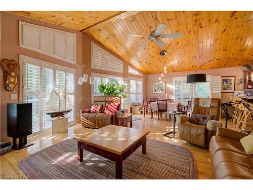 174 Mcnally'S Lane, Westport, ON - Indoor Photo Showing Living Room