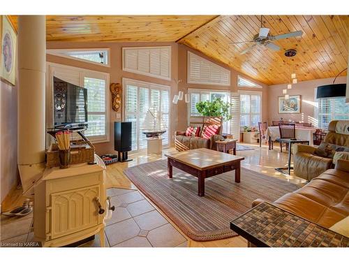 174 Mcnally'S Lane, Westport, ON - Indoor Photo Showing Living Room