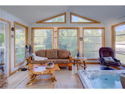 174 Mcnally'S Lane, Westport, ON - Indoor Photo Showing Living Room