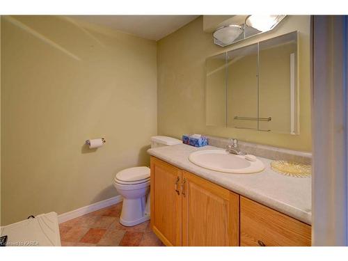 174 Mcnally'S Lane, Westport, ON - Indoor Photo Showing Bathroom