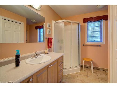 174 Mcnally'S Lane, Westport, ON - Indoor Photo Showing Bathroom