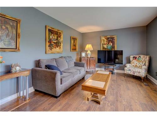 1 Main Street, Portland, ON - Indoor Photo Showing Living Room