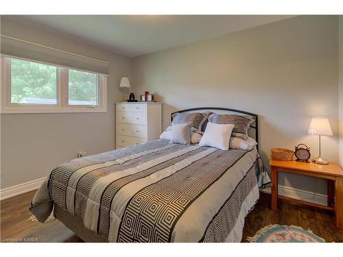 1 Main Street, Portland, ON - Indoor Photo Showing Bedroom