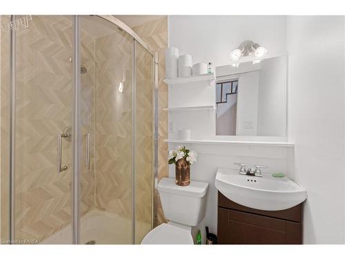 286 York Street, Kingston, ON - Indoor Photo Showing Bathroom