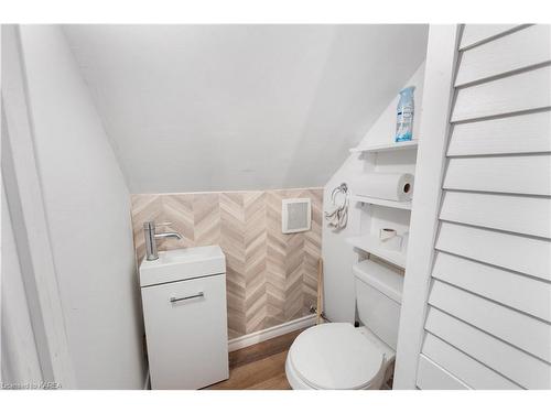 286 York Street, Kingston, ON - Indoor Photo Showing Bathroom