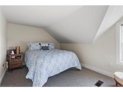 2738 Isle Of Man Road, Kingston, ON - Indoor Photo Showing Bedroom