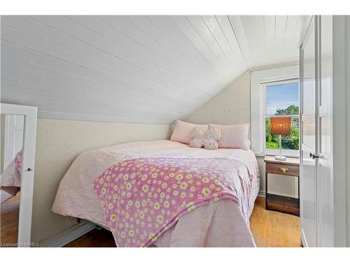 2738 Isle Of Man Road, Kingston, ON - Indoor Photo Showing Bedroom