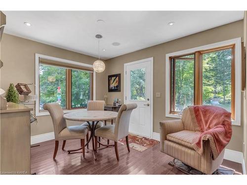 7955 Perth Road, South Frontenac, ON - Indoor Photo Showing Dining Room