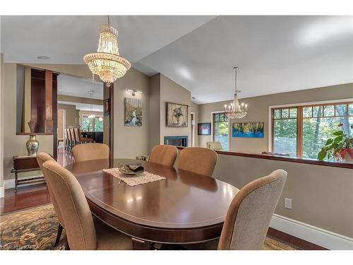 7955 Perth Road, South Frontenac, ON - Indoor Photo Showing Dining Room