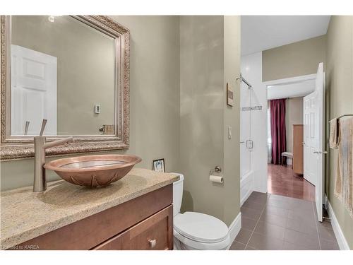 7955 Perth Road, South Frontenac, ON - Indoor Photo Showing Bathroom