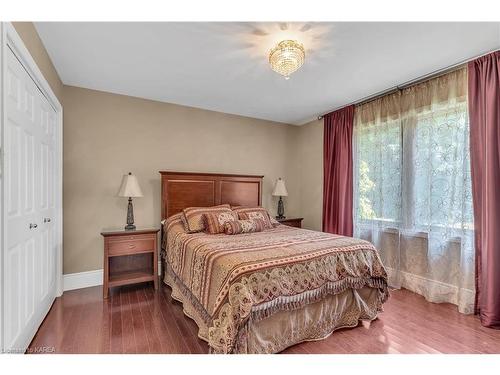 7955 Perth Road, South Frontenac, ON - Indoor Photo Showing Bedroom