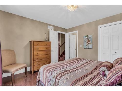 7955 Perth Road, South Frontenac, ON - Indoor Photo Showing Bedroom