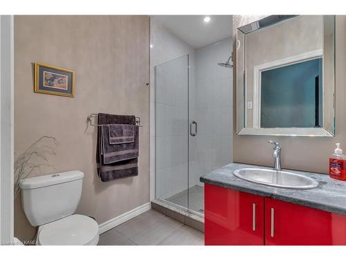 7955 Perth Road, South Frontenac, ON - Indoor Photo Showing Bathroom