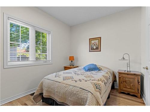 41 Bayshore Drive, Bath, ON - Indoor Photo Showing Bedroom