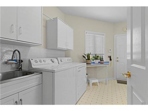 41 Bayshore Drive, Bath, ON - Indoor Photo Showing Laundry Room
